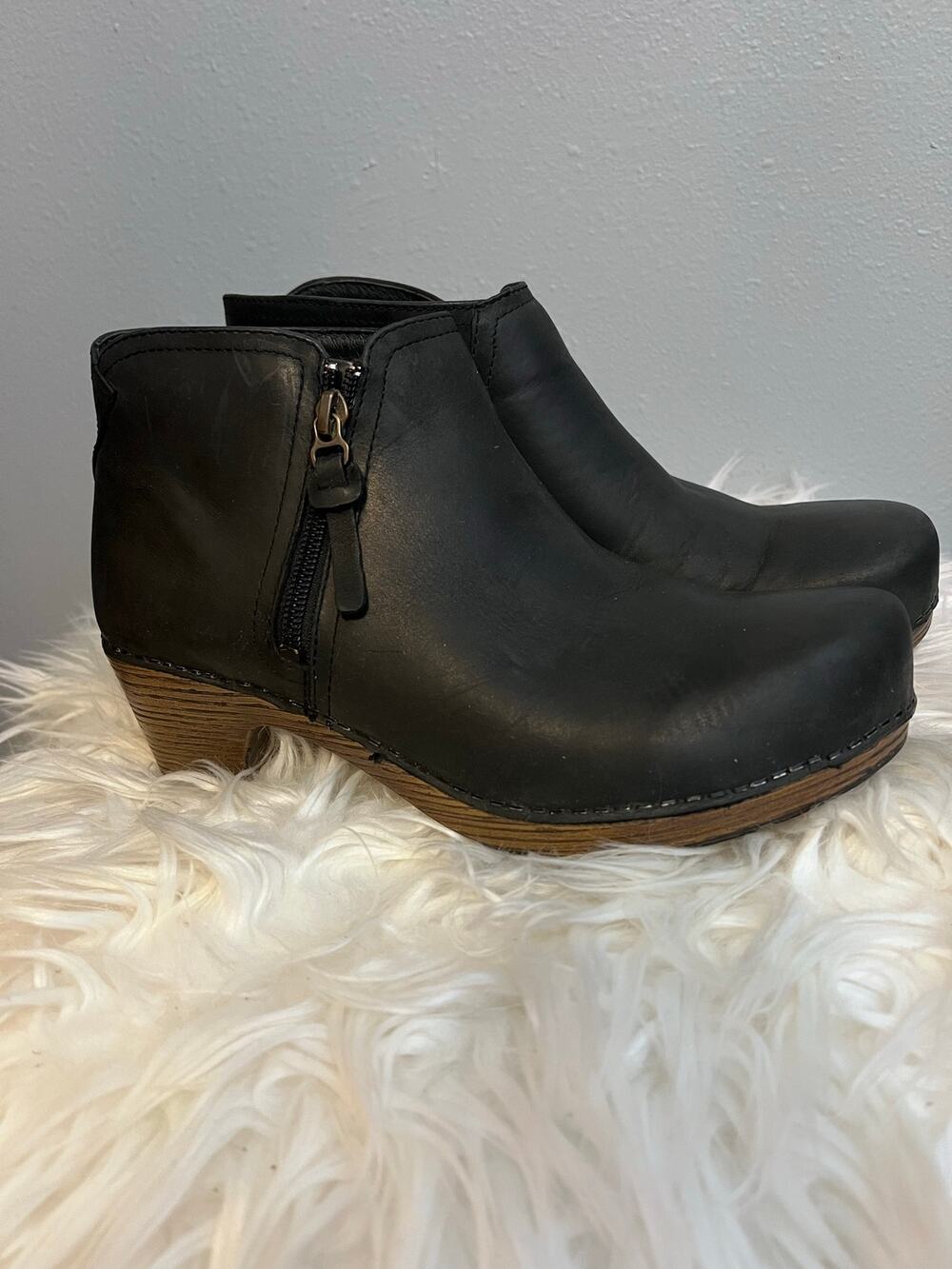 Dansko Women's Max Ankle Boot Bootie Black Sz 39 or U.S. 8.5 Clog Block Heel Zip